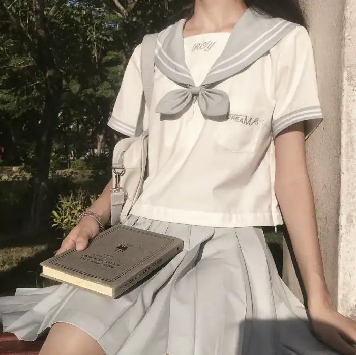 我向我的女老板借钱